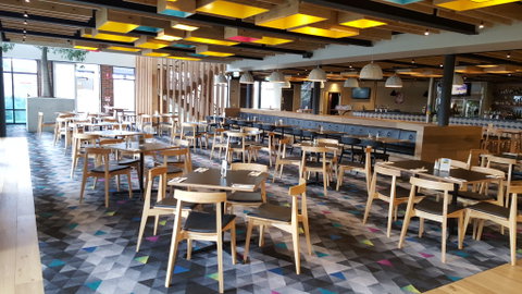 Highlander Hotel Bar Kitchen Rooftop - Mackay Tourism 6