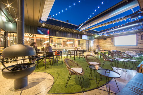 Highlander Hotel Bar Kitchen Rooftop - Mackay Tourism 7