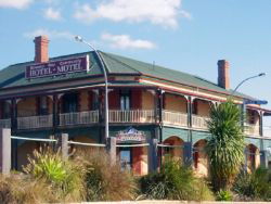Streaky Bay Hotel Motel - Mackay Tourism 0