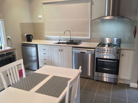High Peaks Cottages - Mackay Tourism 2