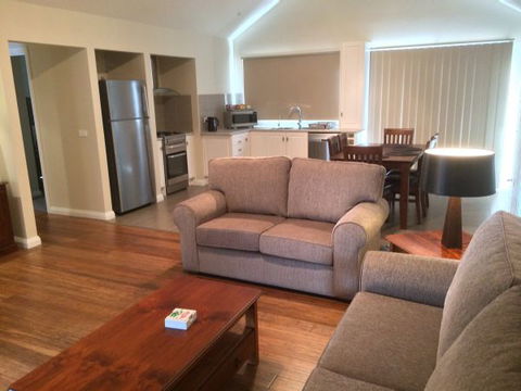 High Peaks Cottages - Mackay Tourism 4