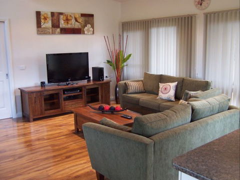 High Peaks Cottages - Mackay Tourism 5