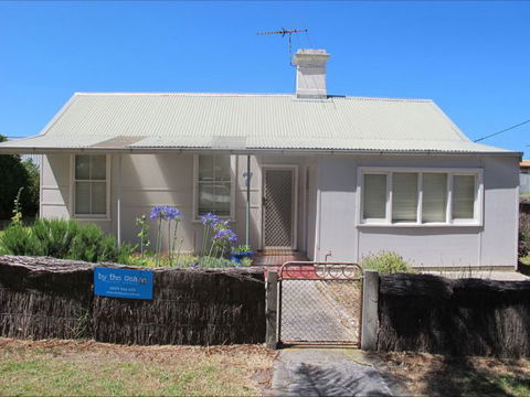 Holly's Holiday Home - Mackay Tourism 0