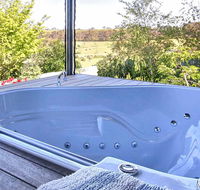 A Way to Relax at Welcome Springs Country Stays - Mackay Tourism