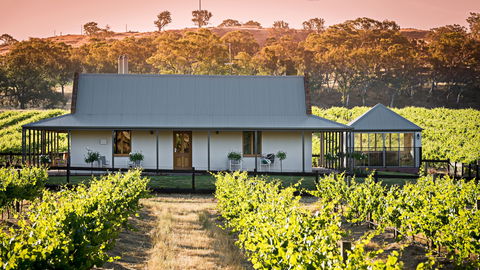 Brockenchack Vineyard Bed & Breakfast - Mackay Tourism 0