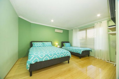 Alpha Homestay - Mackay Tourism 0