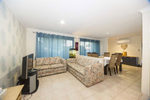 Alpha Homestay - Mackay Tourism 4