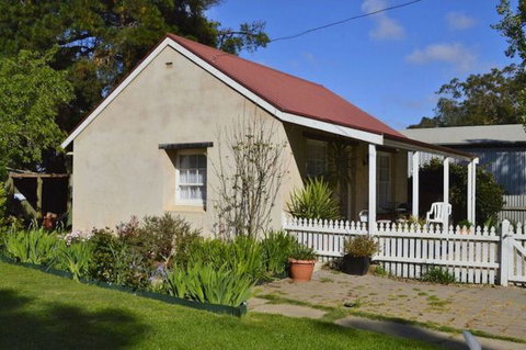 Almond Tree Cottage - Mackay Tourism 0