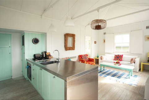 Aurora Beachfront Cottage - Mackay Tourism 1