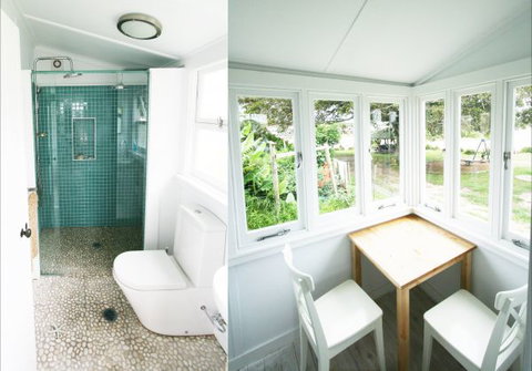Aurora Beachfront Cottage - Mackay Tourism 5