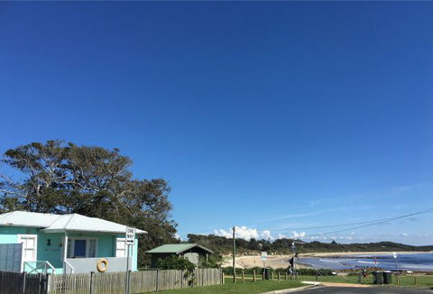Aurora Beachfront Cottage - Mackay Tourism 6