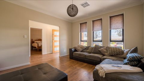 Barossa Family Holiday Home - Mackay Tourism 4