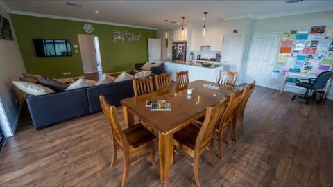 Barossa Family Holiday Home - Mackay Tourism 5