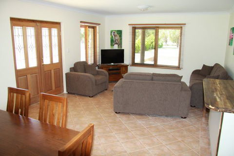 Coranda Lodge B And B - Mackay Tourism 0