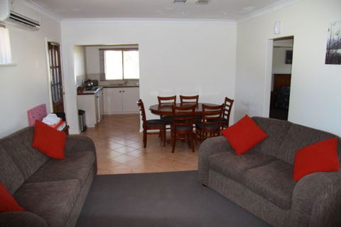 Coranda Lodge B And B - Mackay Tourism 6