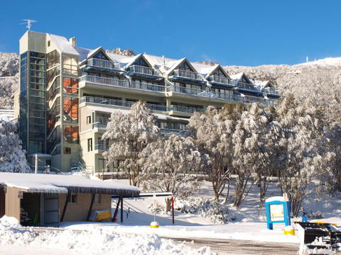 Falls Creek Country Club - Mackay Tourism 0