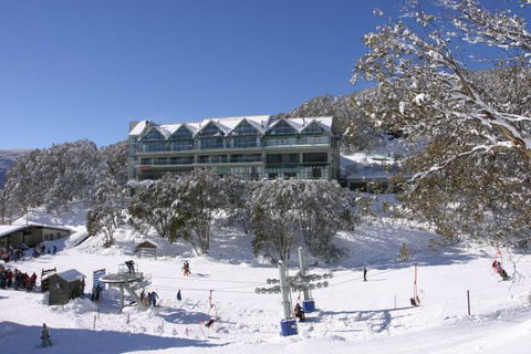 Falls Creek Country Club - Mackay Tourism 1