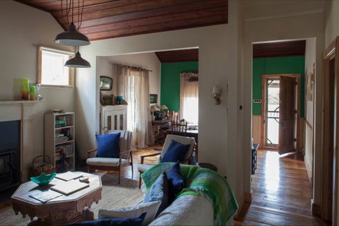 Flop House - Mackay Tourism 7