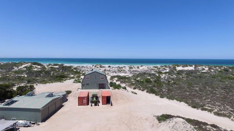 Fowlers Bay Beach House - Mackay Tourism 0