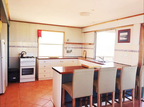 Fowlers Bay Beach House - Mackay Tourism 5