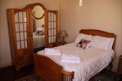 Hotel Corones Charleville - Mackay Tourism 2