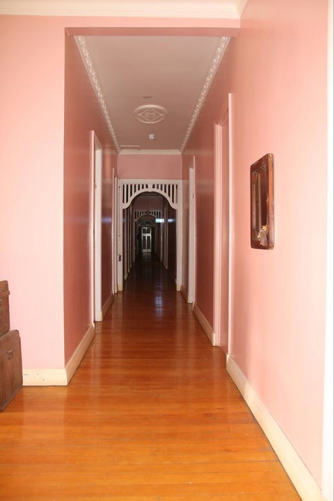 Hotel Corones Charleville - Mackay Tourism 6