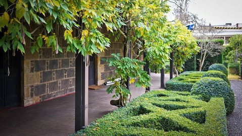Kyneton Old Rectory - Mackay Tourism 4