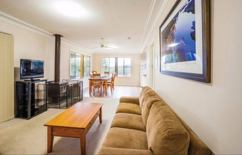 Lavender Vale Cottage - Mackay Tourism 1