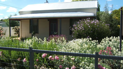Willowbrook Cottages B&B's - Mackay Tourism 0