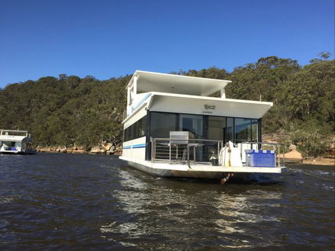 Luxury Afloat Hawkesbury River And Brooklyn - Mackay Tourism 4