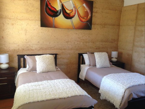 Muntiri Lodge Eco Retreat - Mackay Tourism 6