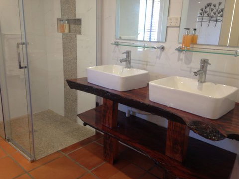 Muntiri Lodge Eco Retreat - Mackay Tourism 7