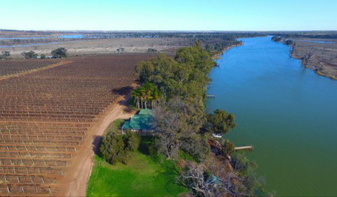 Mundic Waterfront Cottages - Mackay Tourism 0
