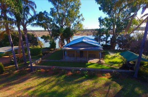 Mundic Waterfront Cottages - Mackay Tourism 2