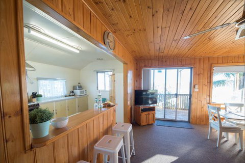 Mundic Waterfront Cottages - Mackay Tourism 4