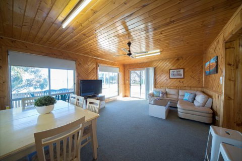 Mundic Waterfront Cottages - Mackay Tourism 6