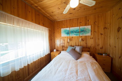 Mundic Waterfront Cottages - Mackay Tourism 7