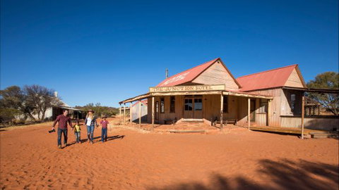 Ooraminna Station Homestead - Mackay Tourism 8