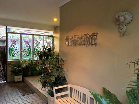 Palm Haven Bed And Breakfast - Mackay Tourism 1