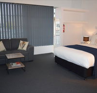 Penguin Seaside Motel - Mackay Tourism