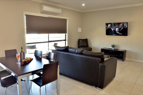Renmark Holiday Apartments - Mackay Tourism 5