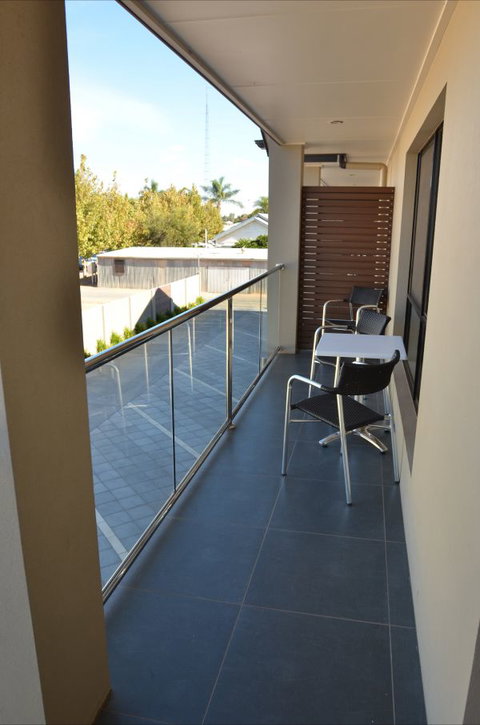 Renmark Holiday Apartments - Mackay Tourism 6