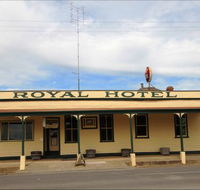 Royal Hotel Snake Valley - Mackay Tourism