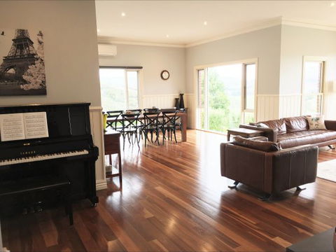 Shearer's Hill - Luxury Farm Stay - Mackay Tourism 1