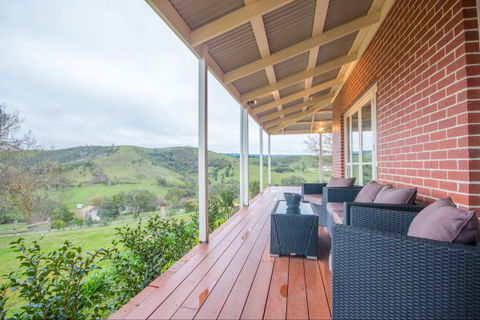 Shearer's Hill - Luxury Farm Stay - Mackay Tourism 6