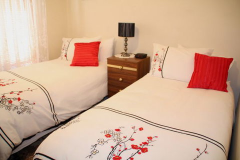 Sunset Retreat - Mackay Tourism 4