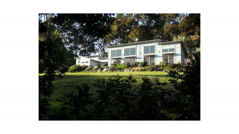 Tilba Coastal Retreat - Mackay Tourism 1