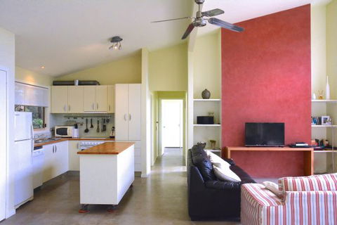 Tilba Coastal Retreat - Mackay Tourism 2