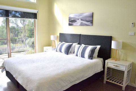 Tilba Coastal Retreat - Mackay Tourism 3