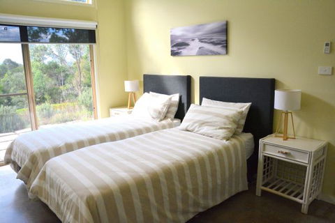 Tilba Coastal Retreat - Mackay Tourism 4